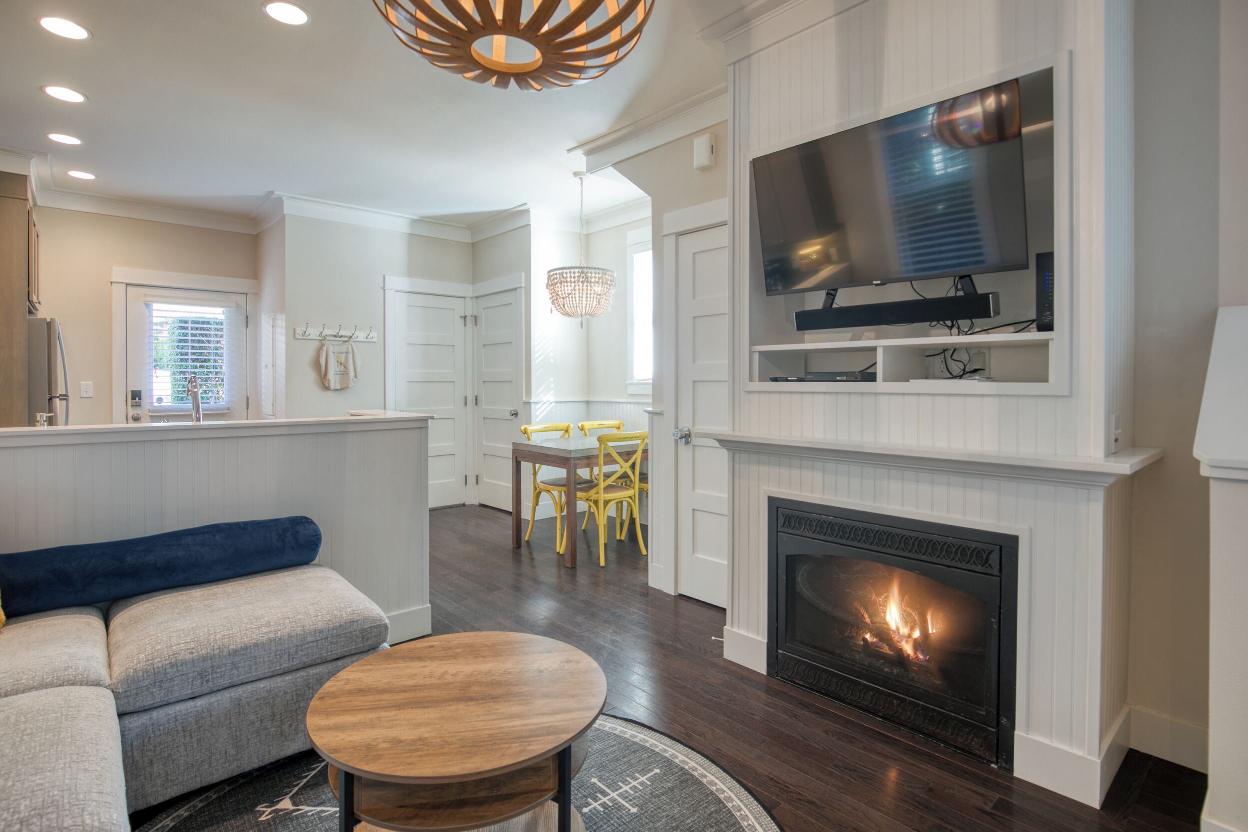 Smart TV, fireplace, DVD player, books