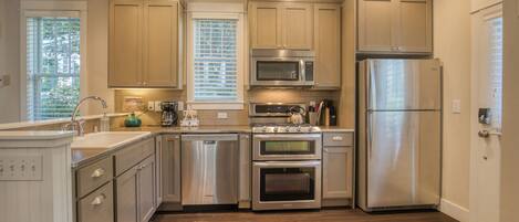 Frigorífic, microones, forn i placa de cuina