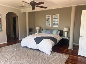 5 bedrooms, iron/ironing board, Internet, bed sheets