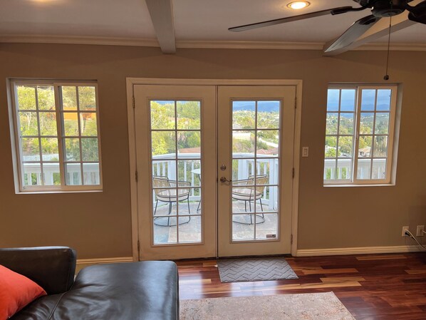 A room with a large sliding glass door leading to an outdoor patio with a table and chairs. - Spacious 5-bedroom house in lovely La Mesa with stunning views, lots of space (La Mesa)