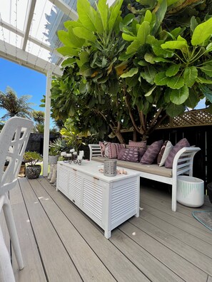 Terrace/patio - Papamoa beach house with pool and indoor outdoor living (Tauranga)