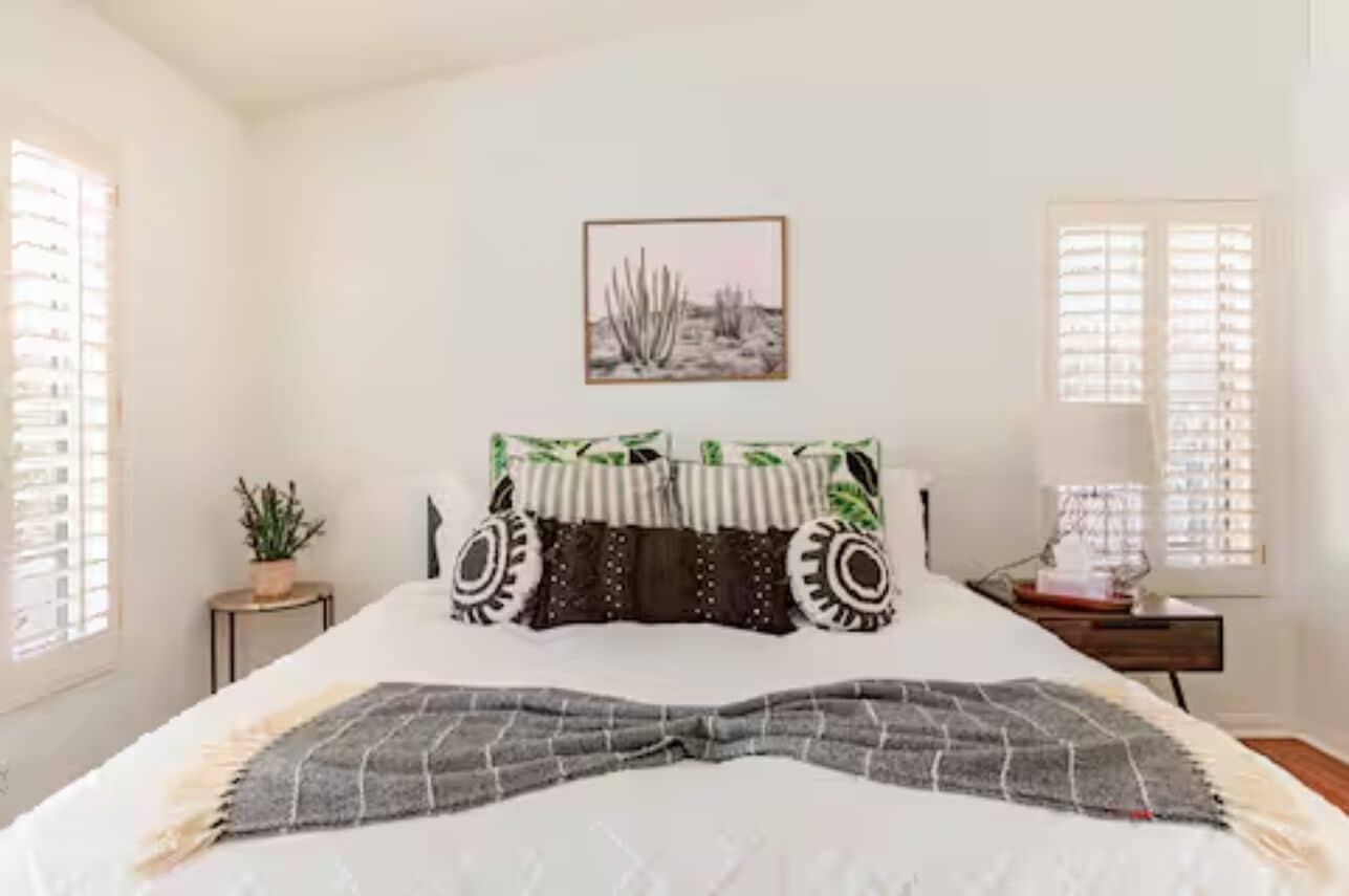 3 室のベッドルーム、アイロン / アイロン台、WiFi、ベッドシーツ