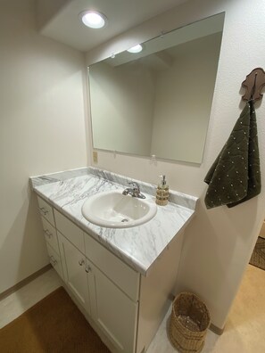 Dusche, Handtücher, Seife, Toilettenpapier