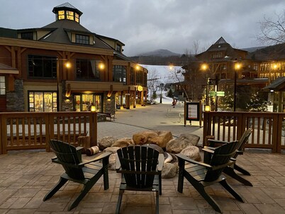 1326 Studio Last Run Lodge | Spruce Peak Lodge | Mountain Views @ The Stowe Mountain Resort