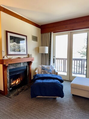 Una Smart TV, una chimenea