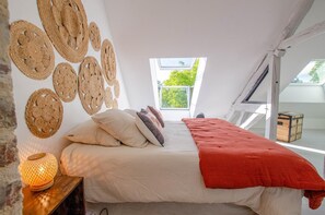 5 bedrooms, travel cot, free WiFi