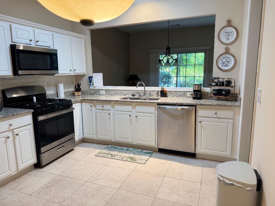 Micro-ondes, four, plaque de cuisson, lave-vaisselle