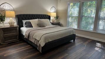 3 bedrooms, iron/ironing board, WiFi, bed sheets