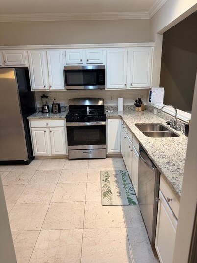Beautiful and cozy townhome in delightful Duluth!