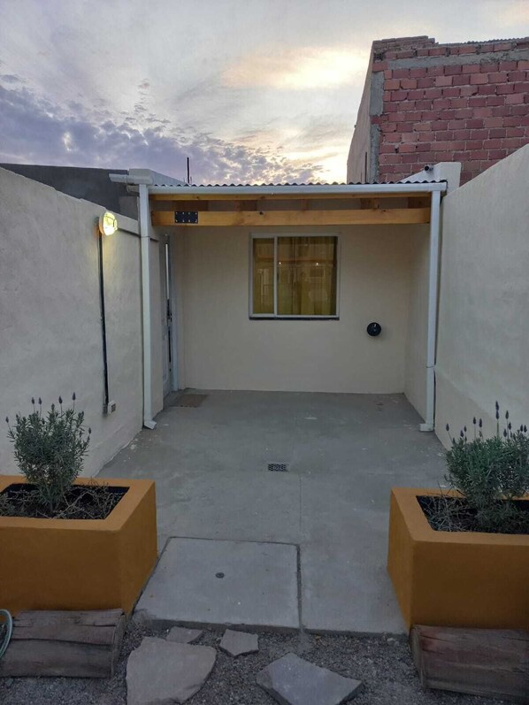 Property grounds - Ideal lodging for 5 people with patio, barbecue and garage in Puerto Madryn (Puerto Madryn)