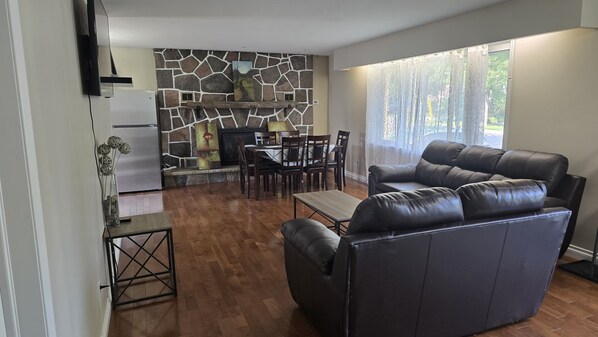 Living area - Home in heart of Collingwood (Collingwood)