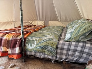 1 bedroom, bed sheets