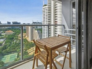 Balcony - Luxury Large One Bedroom Seaview Serviced Apartment at Wongamat, Pattaya (Pattaya)