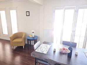 Dining - Fantastic 2-bedroom condo with AC in vibrant Dallas by SMU. (Dallas)