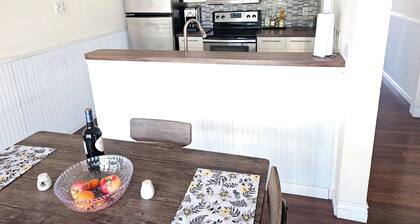 Fantastic 2-bedroom condo with AC in vibrant Dallas by SMU.