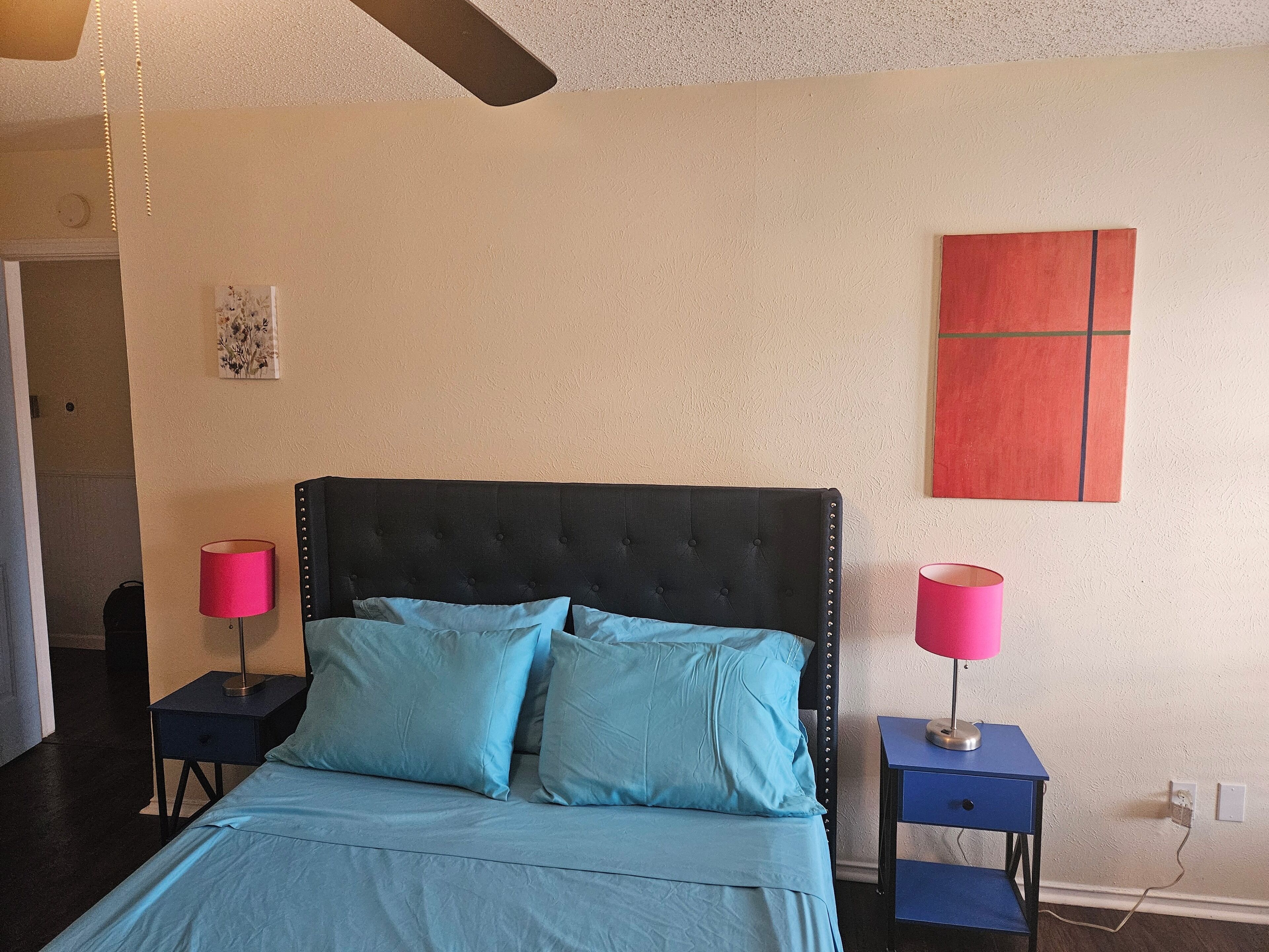 2 habitaciones, tabla de planchar con plancha, wifi y ropa de cama 