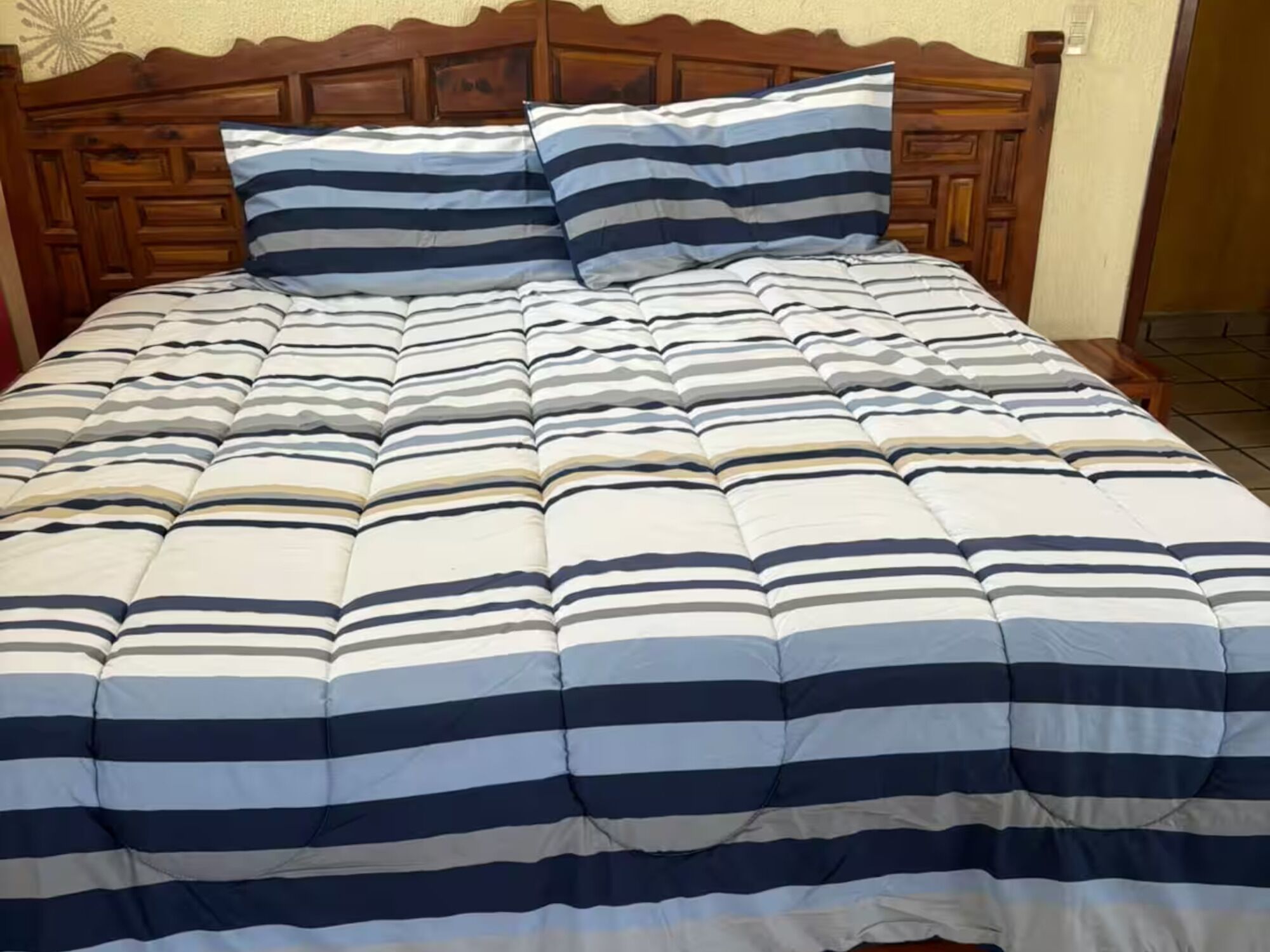 3 chambres, fer et planche à repasser, Wi-Fi, draps fournis