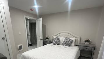 2 bedrooms, iron/ironing board, internet, bed sheets