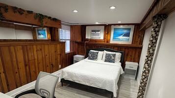 2 bedrooms, iron/ironing board, Internet, bed sheets