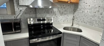 Small Cozy 2 bedroom Unit in Boston.