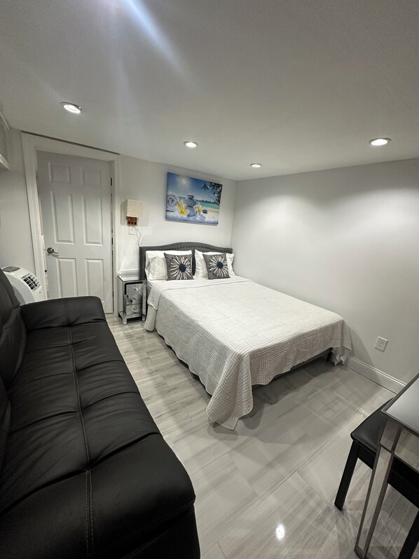 2 عدّة غرف نوم ومكواة/لوح كي وخدمة الإنترنت وملاءات أسرّة