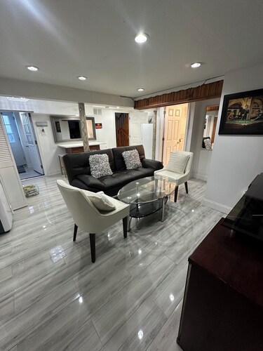  Cozy  bedroom Unit in Boston.