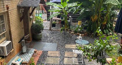 Beautiful basement apartment with Garden