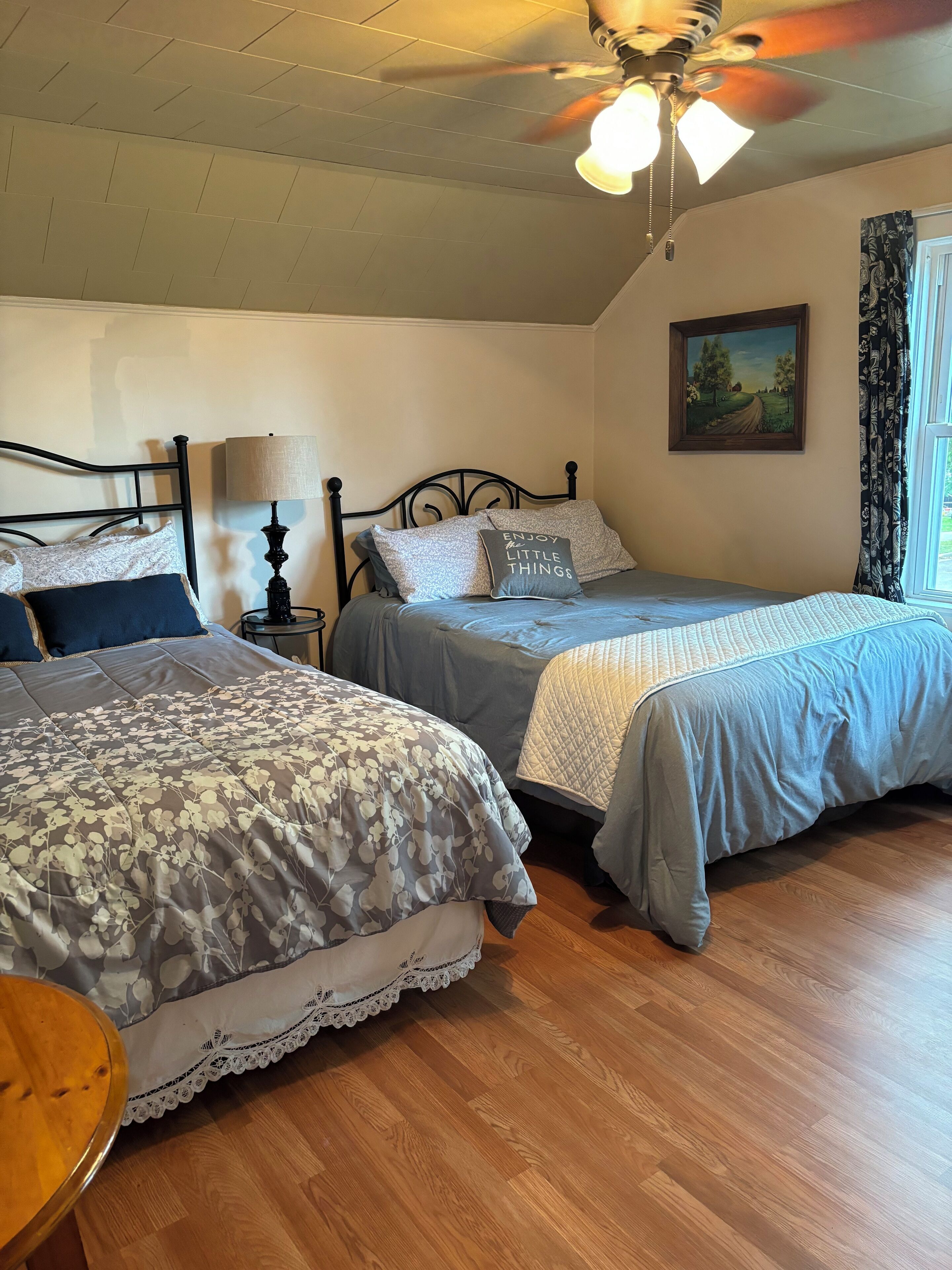 Iron/ironing board, WiFi, bed sheets