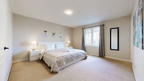 3 bedrooms, desk, iron/ironing board, free WiFi