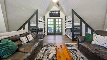 4 bedrooms, free WiFi, bed sheets