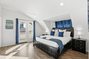 3 bedrooms, iron/ironing board, free WiFi, bed sheets - Stunning beach home located between bay and beach w/ Ocean View Patio (San Diego)