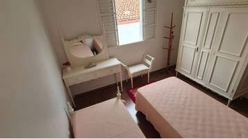 3 quartos, ferros/tábuas de passar roupa