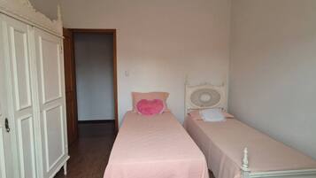 3 quartos, ferros/tábuas de passar roupa