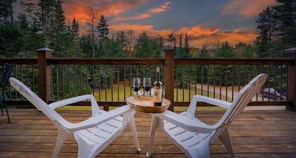 Lovely 3-bedroom chalet in Bethel with hot tub