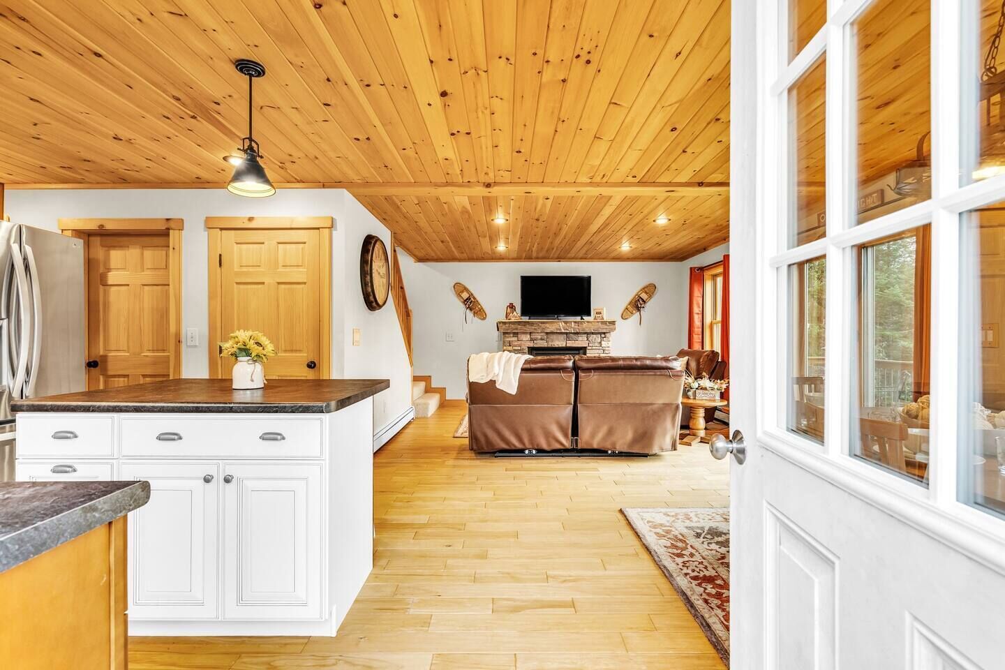 تلفزيون ذكي، مدفأة، تنس طاولة