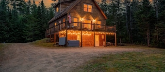 Lovely 3-bedroom chalet in Bethel with hot tub