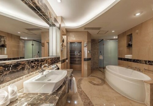 USUM International Hotel