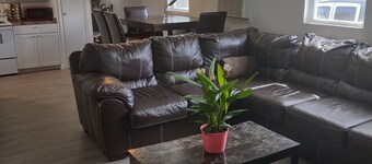 Cozy 2-bedroom with large driveway close to the beach and Daytona speedway