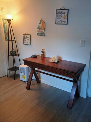 Interior - Cozy 2-bedroom with large driveway close to the beach and Daytona speedway (Ormond Beach)