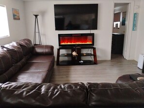 TV, fireplace