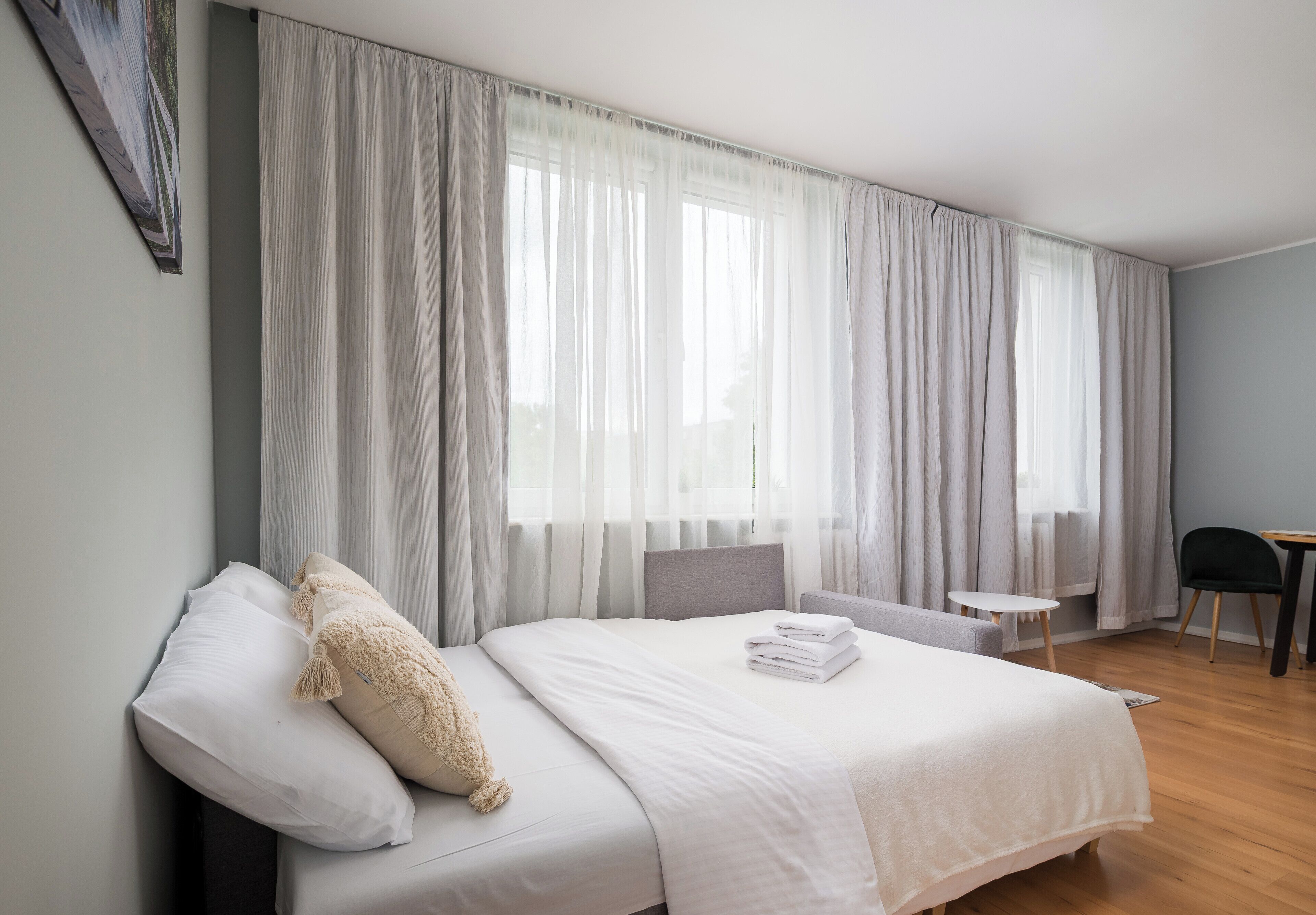 Iron/ironing board, WiFi, bed sheets