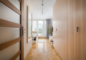 2 bedrooms, iron/ironing board, WiFi, bed sheets - Krochmalna Spacious Apartment (Warszawa)