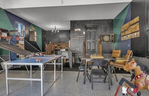 Games room - Rich, Relaxing, Retreat: Game Room + Roof Deck (Flagstaff)