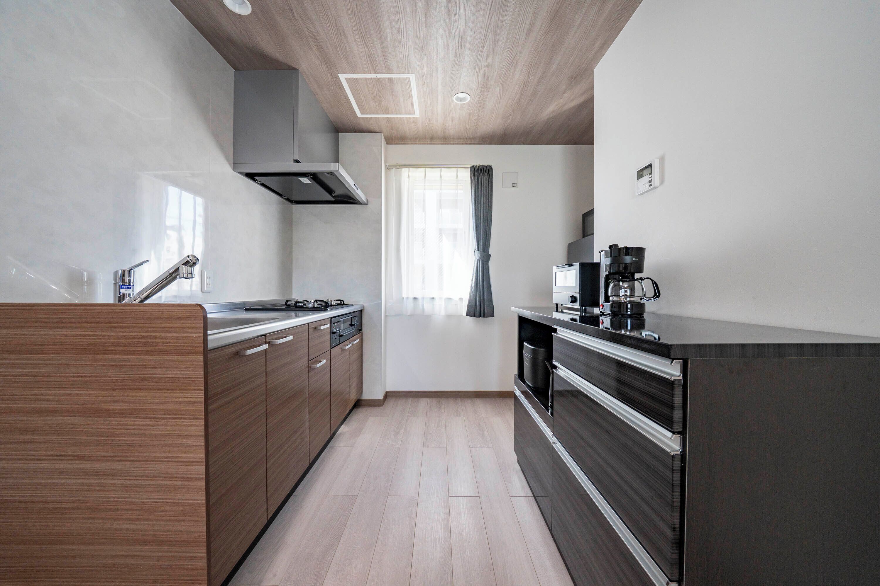 Refrigerador, microondas, parrilla de estufa y tostadora 