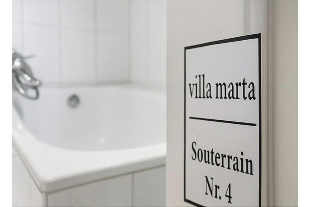 Douche, serviettes fournies, savon, papier toilette