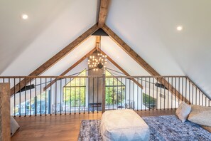 5 habitaciones, tabla de planchar con plancha, wifi y ropa de cama 