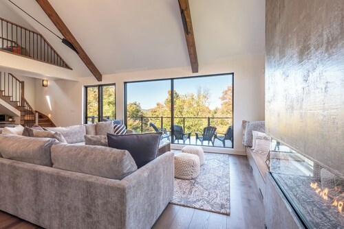 NEW! Chalet Arendelle| 5 Bedrooms | Hot tub | Tremblant Living