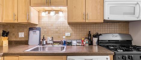 Micro-ondes, four, plaque de cuisson, lave-vaisselle