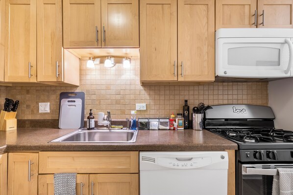 Microwave, oven, stovetop, dishwasher