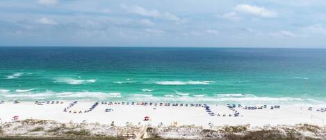 Camastros y toallas de playa